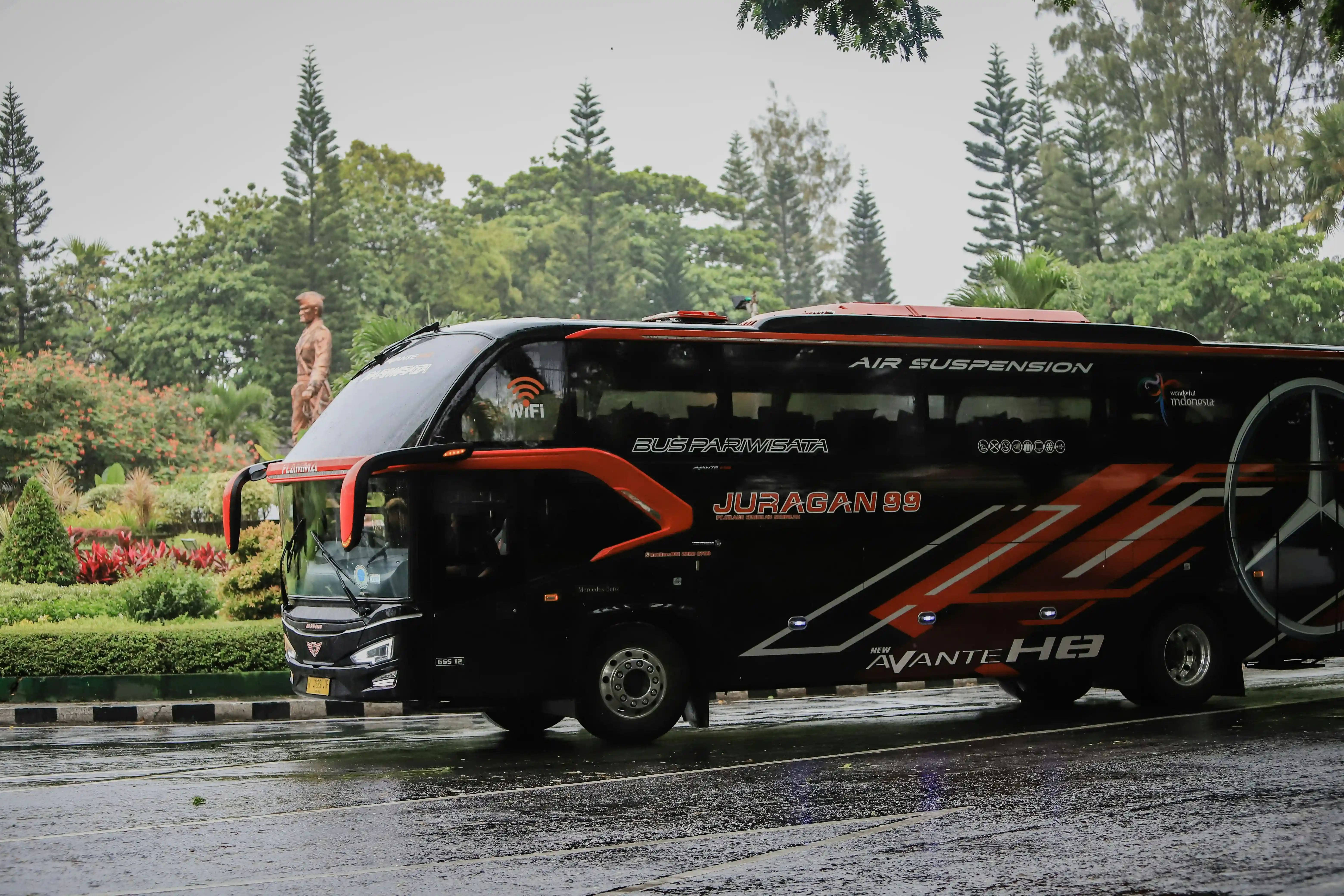 Luxury Bus available for large group travel with VR Travels